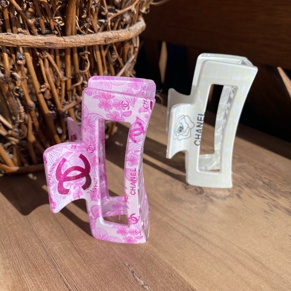 Fashion Pink and White Hair Clips set of 2 - Picture 2 of 3